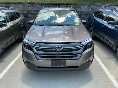 Certified 2025 Subaru Forester Premium w/ Convenience Package #1 AWD/4WD image 3