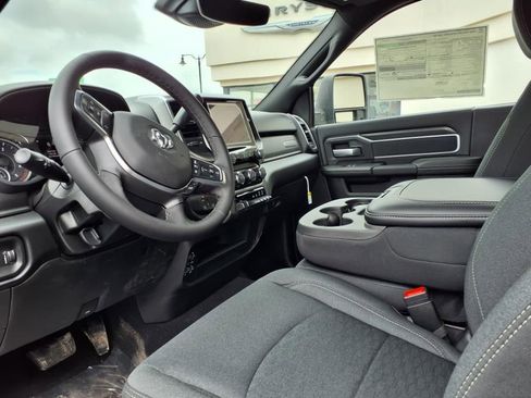 New 2025 RAM 3500 Big Horn image 5