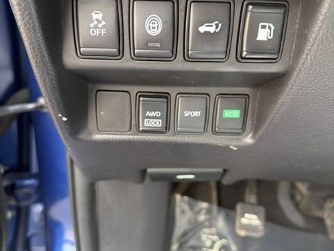 Used 2019 Nissan Rogue SV AWD/4WD image 11