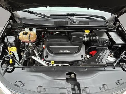 Used 2017 Chrysler Pacifica Touring-L Plus w/ Tire & Wheel Group FWD image 32