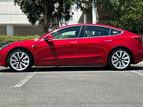 Used 2018 Tesla Model 3 Long Range RWD image 2