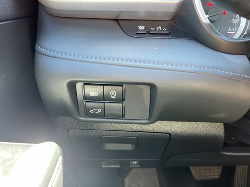 Used 2023 Toyota Highlander XLE AWD/4WD image 37