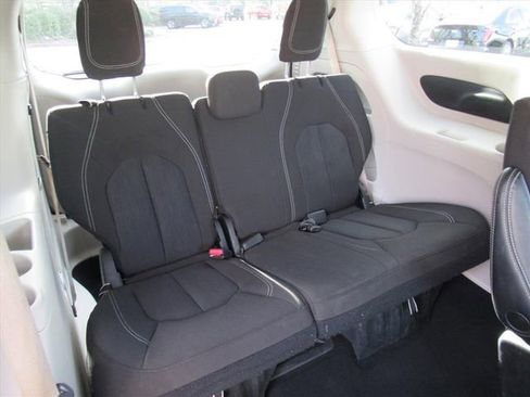 Used 2023 Chrysler Voyager LX image 29