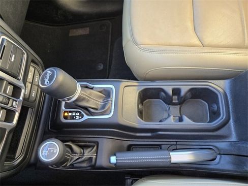 Used 2018 Jeep Wrangler Unlimited Sahara image 27