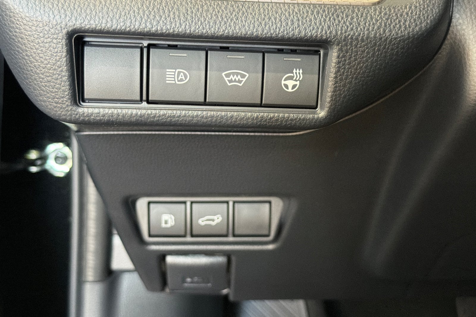 New 2027 Toyota Prius Limited w/ Limited Premium Package FWD image 31