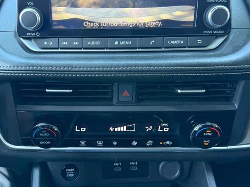 Used 2024 Nissan Rogue SV image 24