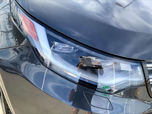 Used 2023 Land Rover Discovery Metropolitan Edition image 26