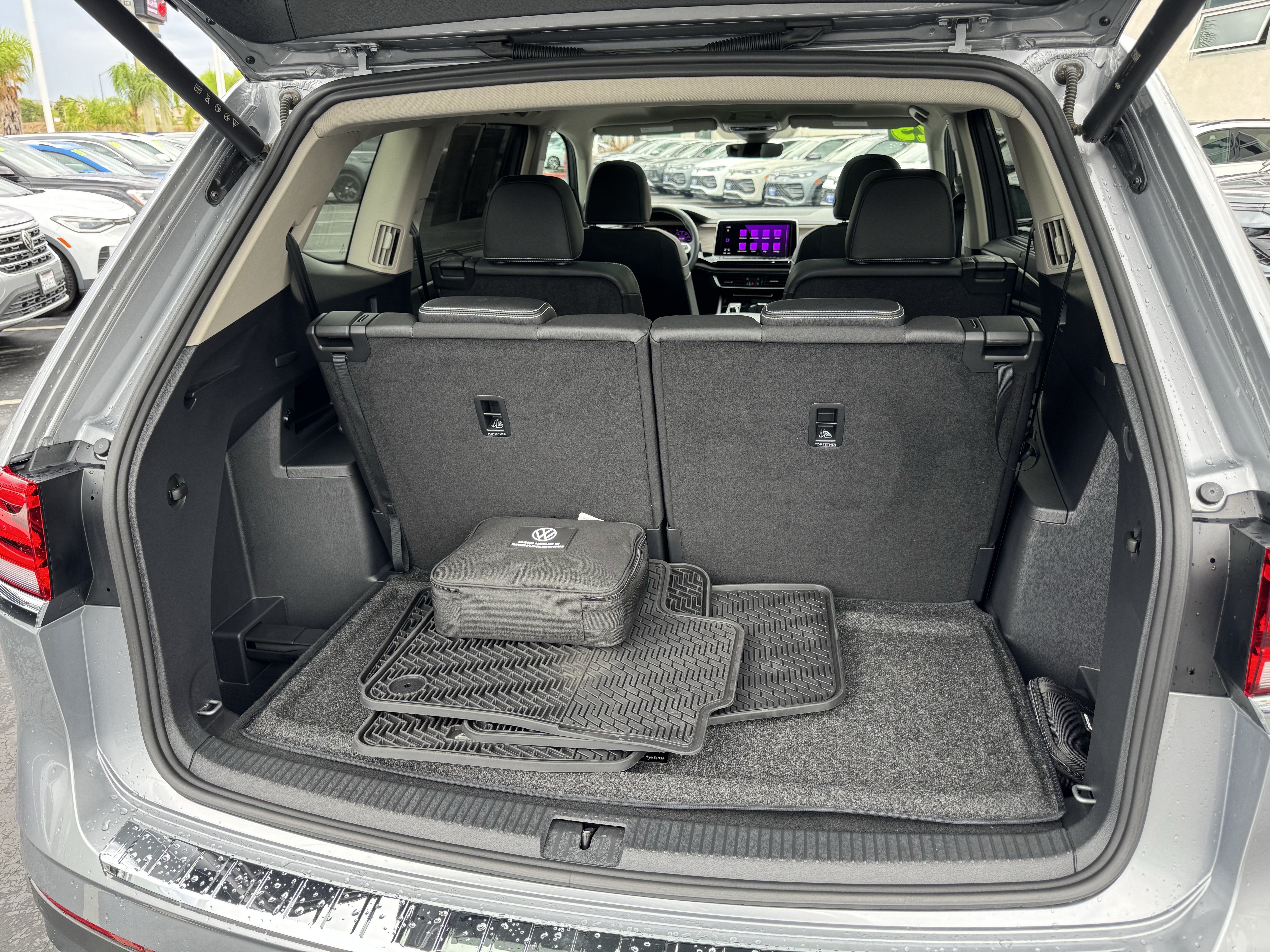 Used 2025 Volkswagen Atlas SEL AWD/4WD image 36