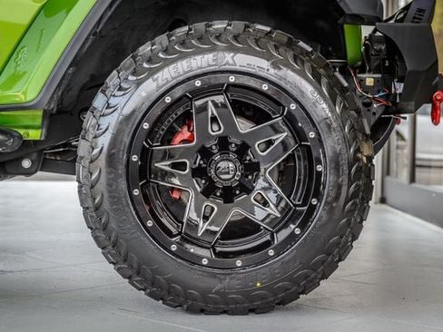 Used 2019 Jeep Wrangler Unlimited Sahara AWD/4WD image 14