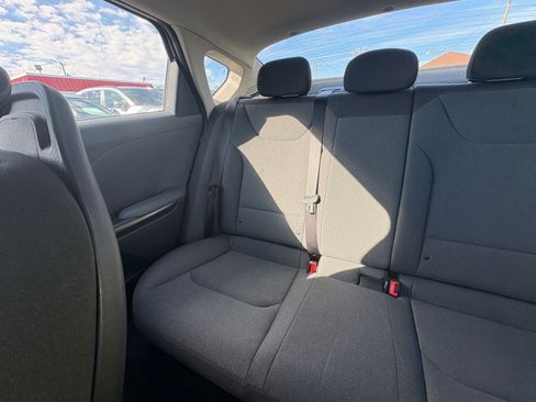 Used 2025 Kia K4 LXS image 38