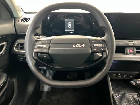 Used 2025 Kia K4 LXS image 13