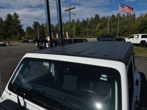 Used 2021 Jeep Wrangler Unlimited Sahara image 98