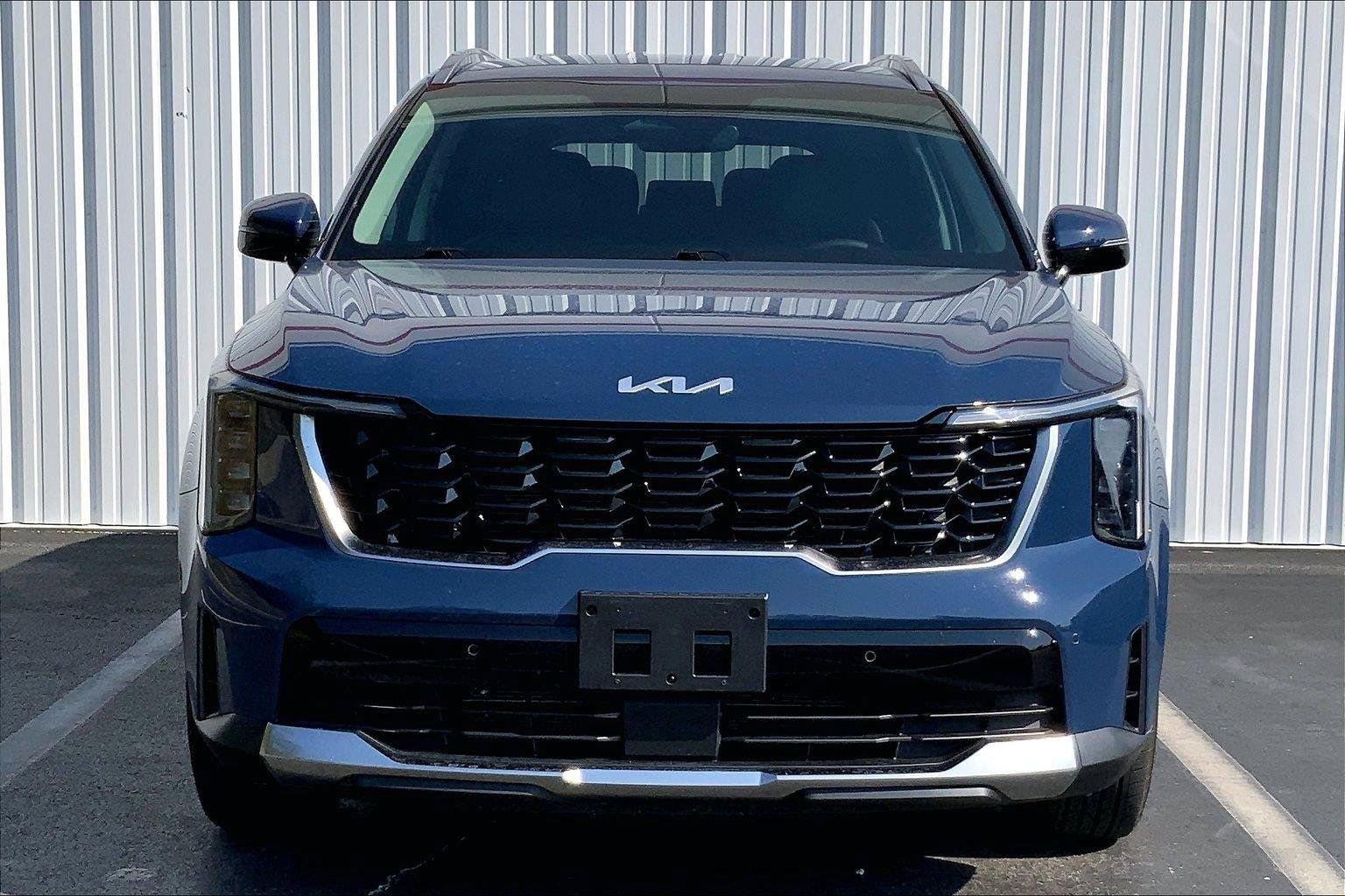 Used 2025 Kia Sorento S FWD image 3