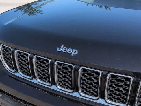 Certified 2021 Jeep Grand Cherokee L Limited AWD/4WD image 12