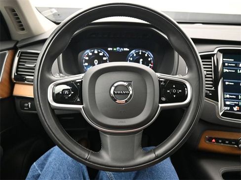 Used 2022 Volvo XC90 T6 Momentum w/ Advanced Package image 21