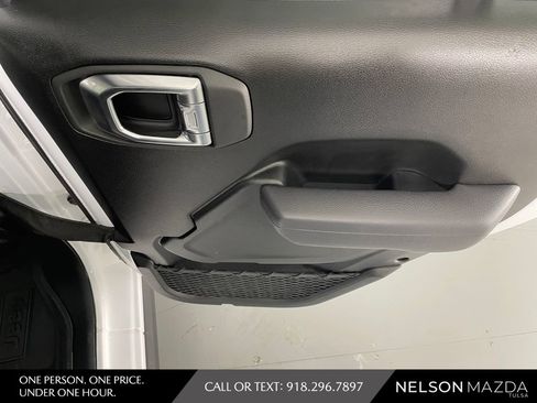 Used 2025 Jeep Gladiator Rubicon AWD/4WD image 34
