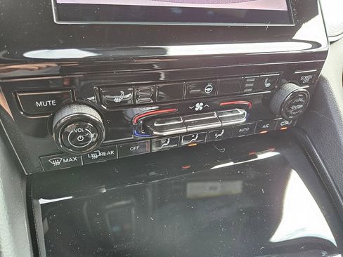 New 2024 Jeep Grand Cherokee Laredo X w/ Luxury Tech Group I image 17