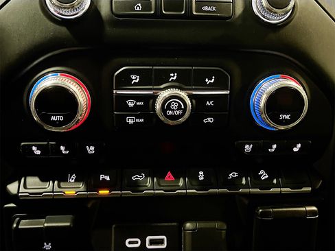 Used 2020 GMC Sierra 2500 Denali w/ Denali Ultimate Package image 16