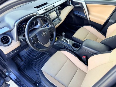 Used 2017 Toyota RAV4 XLE w/ Carpet Mat Package AWD/4WD image 10