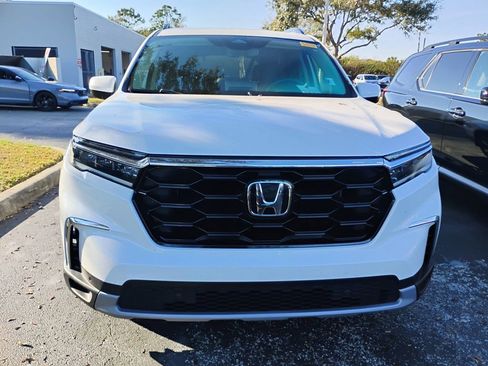 Used 2023 Honda Pilot Touring image 10