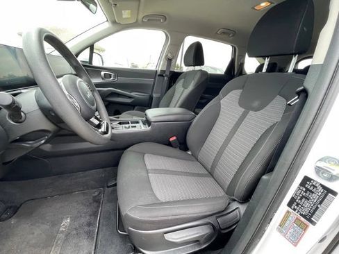 Used 2024 Kia Sorento LX FWD image 10