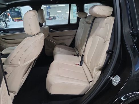 Used 2023 Jeep Grand Cherokee 4WD 4xe image 5