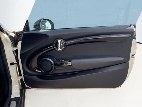 Used 2017 MINI Cooper S image 13