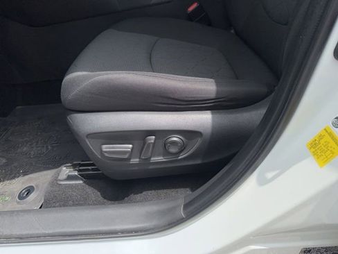 Used 2023 Toyota RAV4 AWD Hybrid image 31