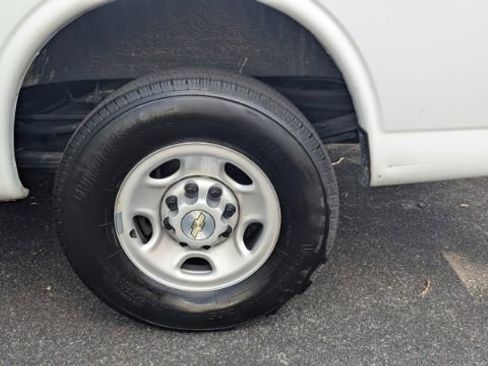 Used 2022 Chevrolet Express 2500 RWD 2500 Regular Wheelbase WT w/ Driver Convenience Package image 10