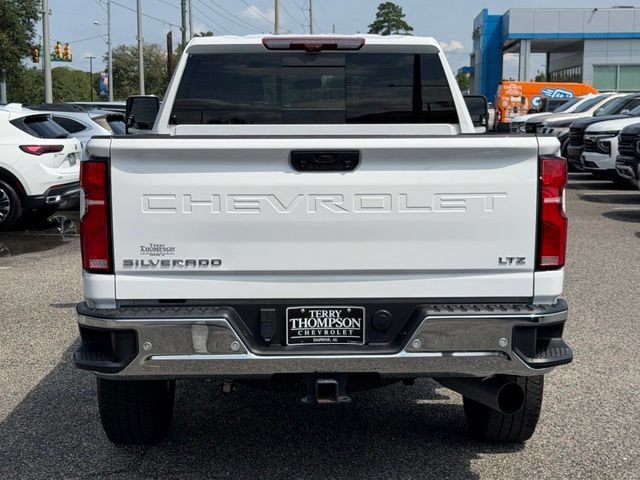 Used 2025 Chevrolet Silverado 2500 LTZ w/ LTZ Premium Package AWD/4WD image 3