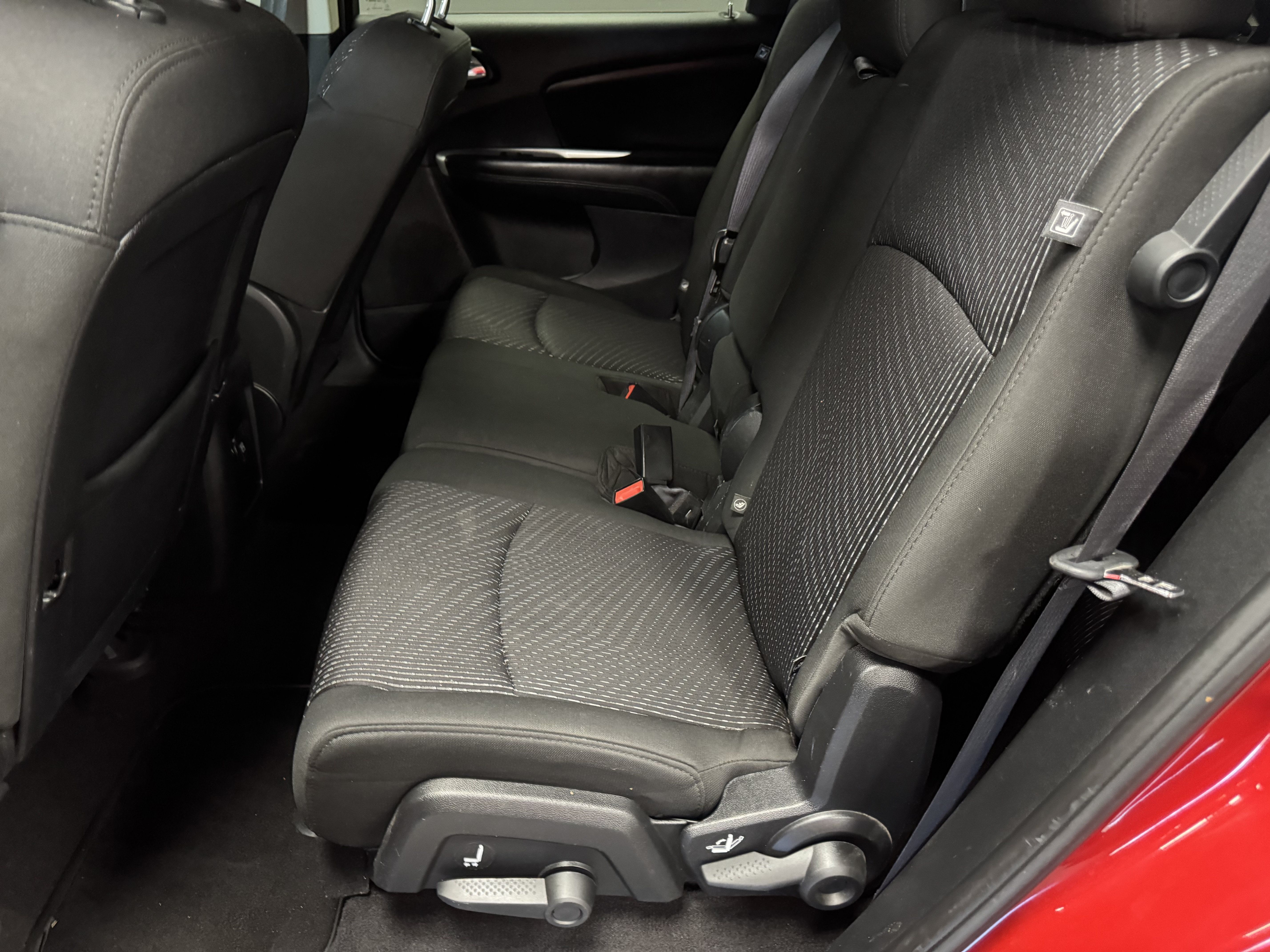 Used 2015 Dodge Journey SXT w/ Flexible Seating Group FWD image 10