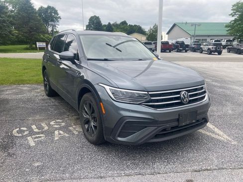 Used 2024 Volkswagen Tiguan SE AWD/4WD image 1