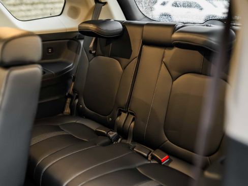 Used 2025 Honda Pilot Touring image 22