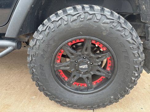 Used 2017 Jeep Wrangler Unlimited Rubicon w/ Max Tow Package image 11