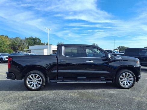 Used 2022 Chevrolet Silverado 1500 High Country w/ Technology Package image 21