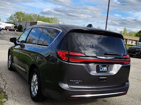Used 2023 Chrysler Pacifica Touring-L FWD image 12