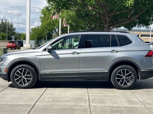 Used 2021 Volkswagen Tiguan SE w/ Panoramic Sunroof Package image 6
