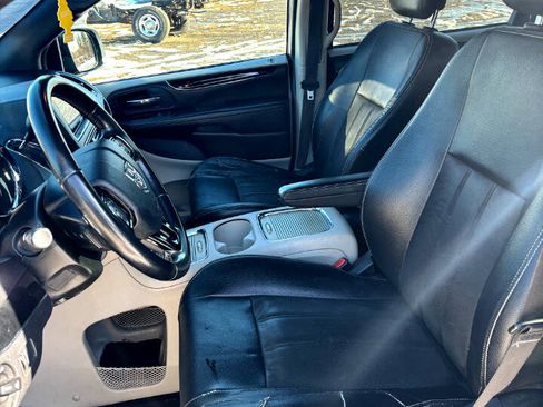 Used 2020 Dodge Grand Caravan SXT image 18