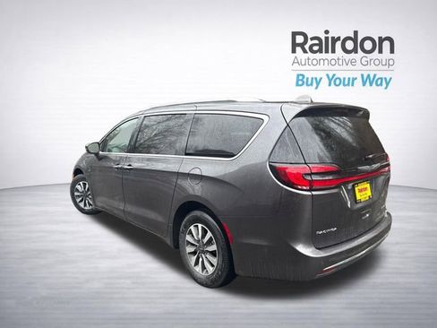 Used 2021 Chrysler Pacifica Touring-L image 5