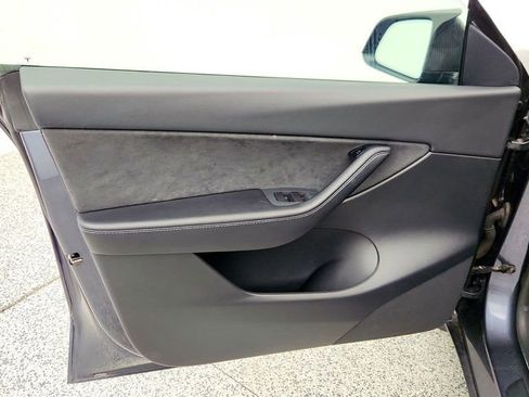 Used 2021 Tesla Model Y Long Range image 11