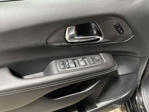 New 2026 Chrysler Pacifica Select image 18
