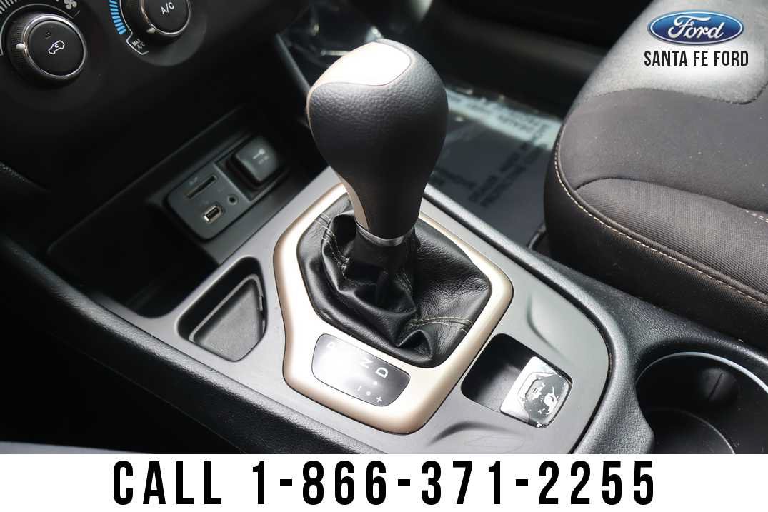 Used 2016 Jeep Cherokee Sport FWD image 33