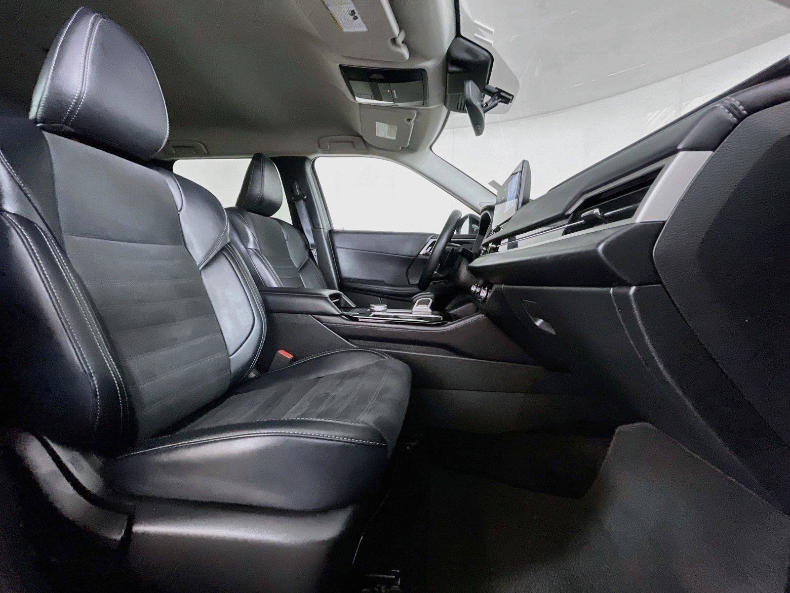 Used 2025 Mitsubishi Outlander SE AWD/4WD image 32
