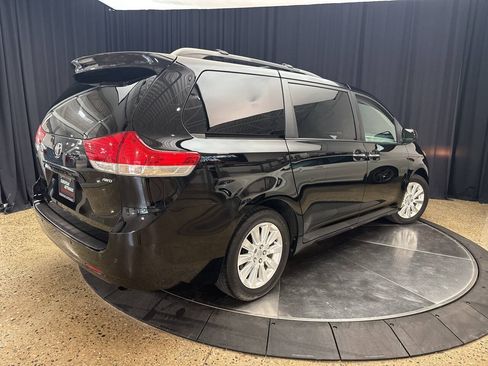 Used 2011 Toyota Sienna XLE w/ Premium Pkg AWD/4WD image 6