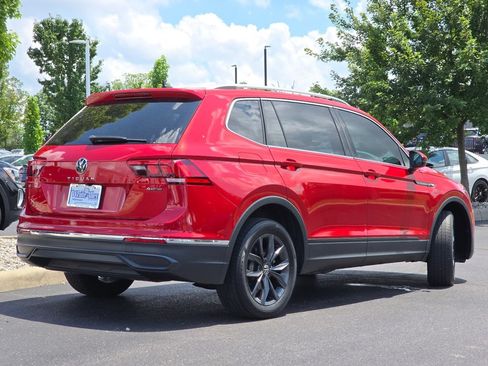 Used 2022 Volkswagen Tiguan SE AWD/4WD image 25