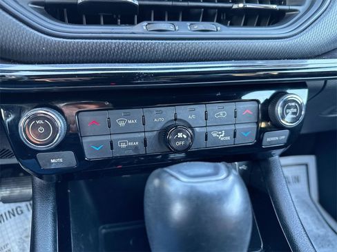 Used 2022 Jeep Compass Altitude w/ Convenience Group image 15