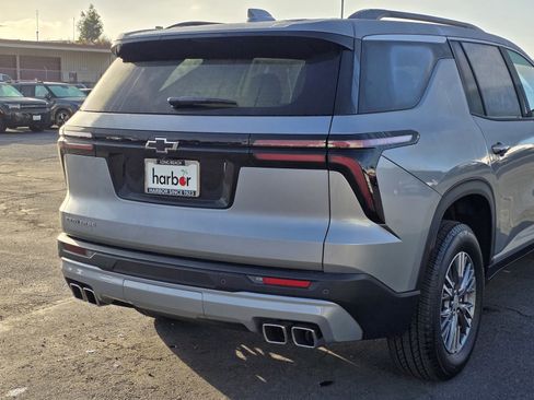 New 2025 Chevrolet Traverse LT w/ Driver Confidence Package image 10