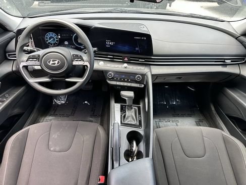 Used 2024 Hyundai Elantra SEL FWD image 13
