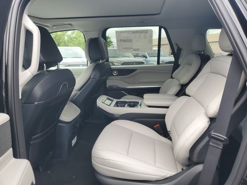 New 2026 Lincoln Navigator Reserve w/ Jet Appearance Package AWD/4WD image 25