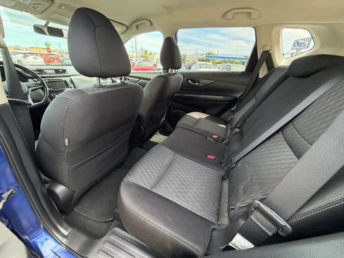 Used 2018 Nissan Rogue SV AWD/4WD image 17